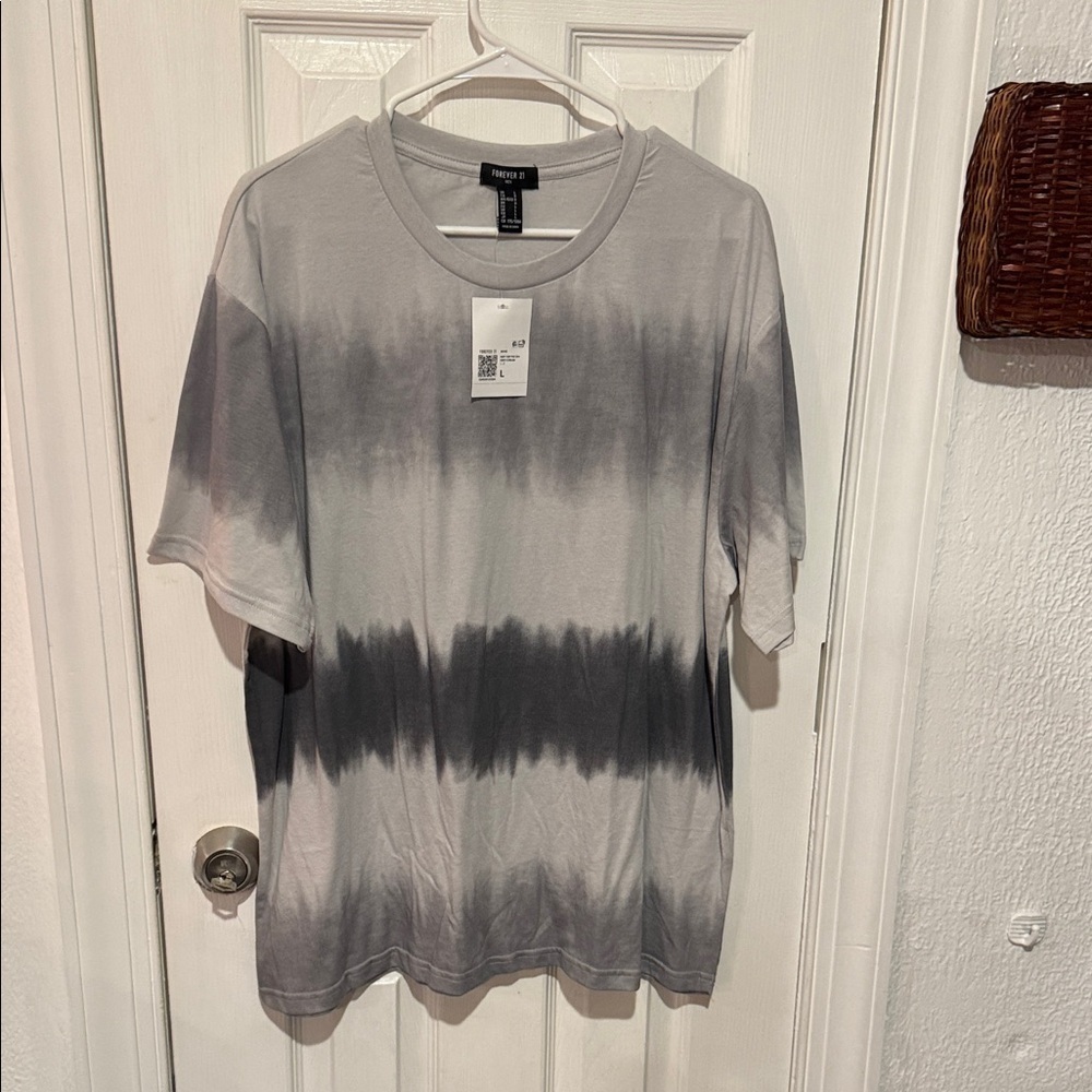 Forever 21 Black and Gray Tie-Dye T-Shirt